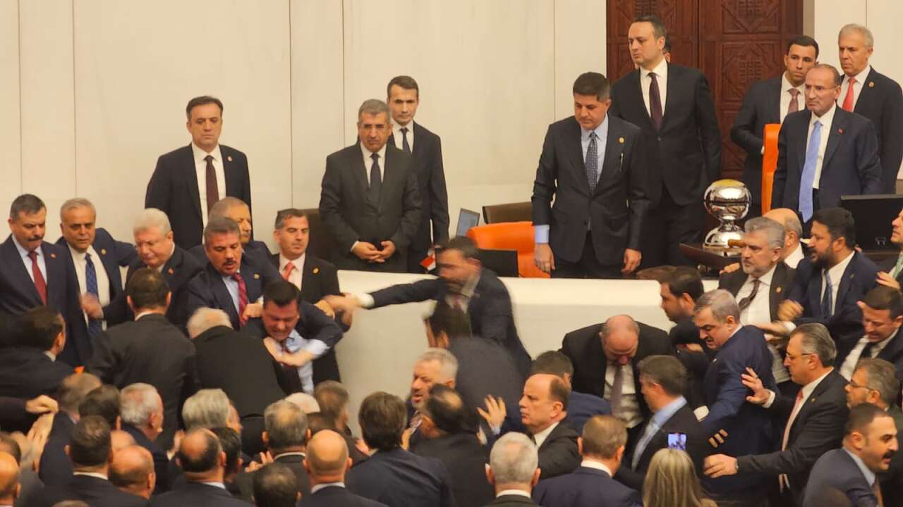 Meclis'te Akın Gürlek kavgası: Osman Gökçek sahnede 8